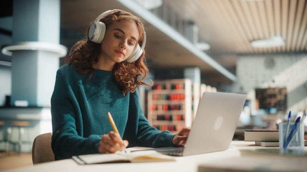 ONLINE LEARNING -WOMAN USING LAPTOP